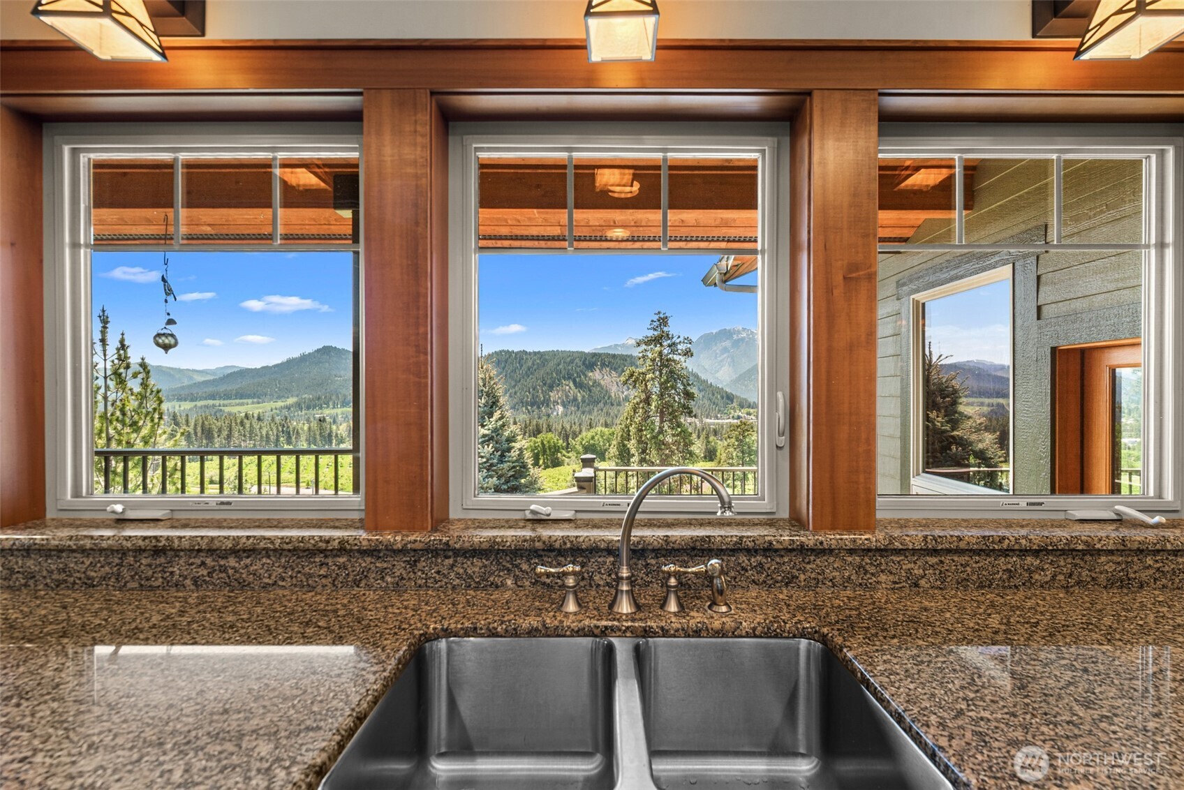 10665 North Road , Leavenworth, WA 98826