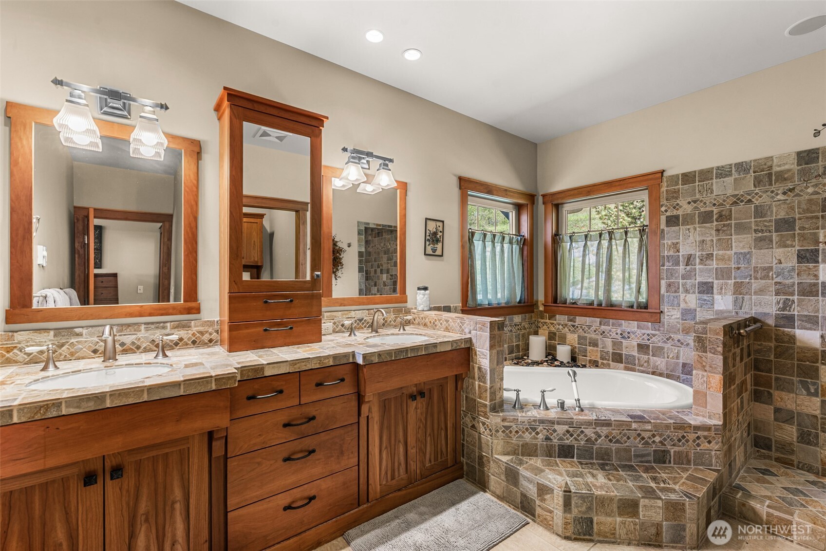 10665 North Road , Leavenworth, WA 98826