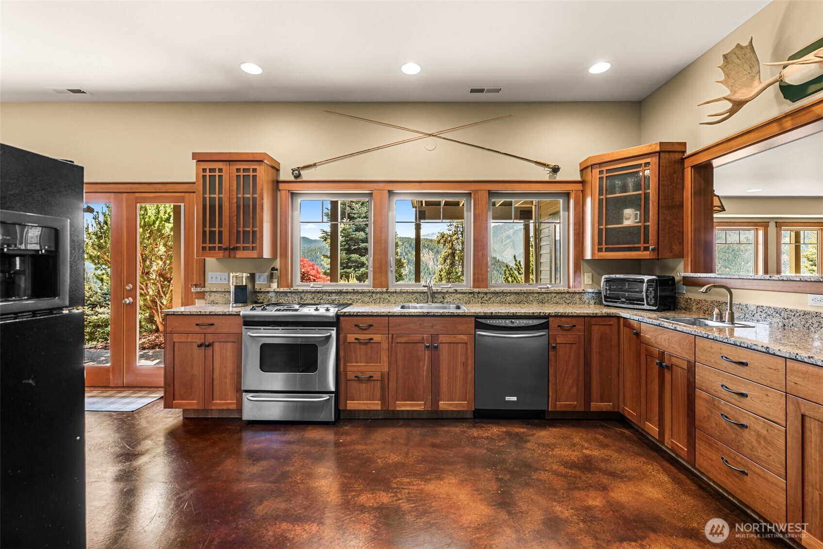 10665 North Road , Leavenworth, WA 98826