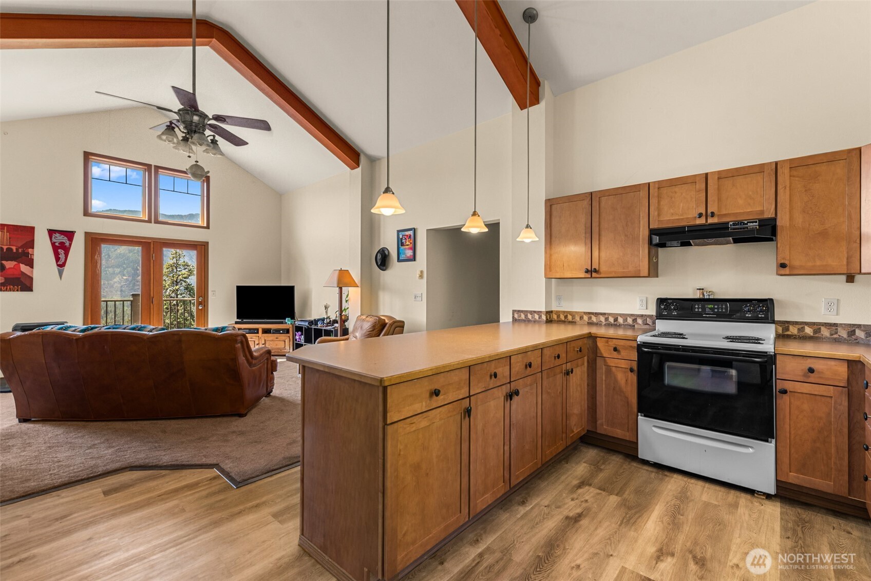 10665 North Road , Leavenworth, WA 98826