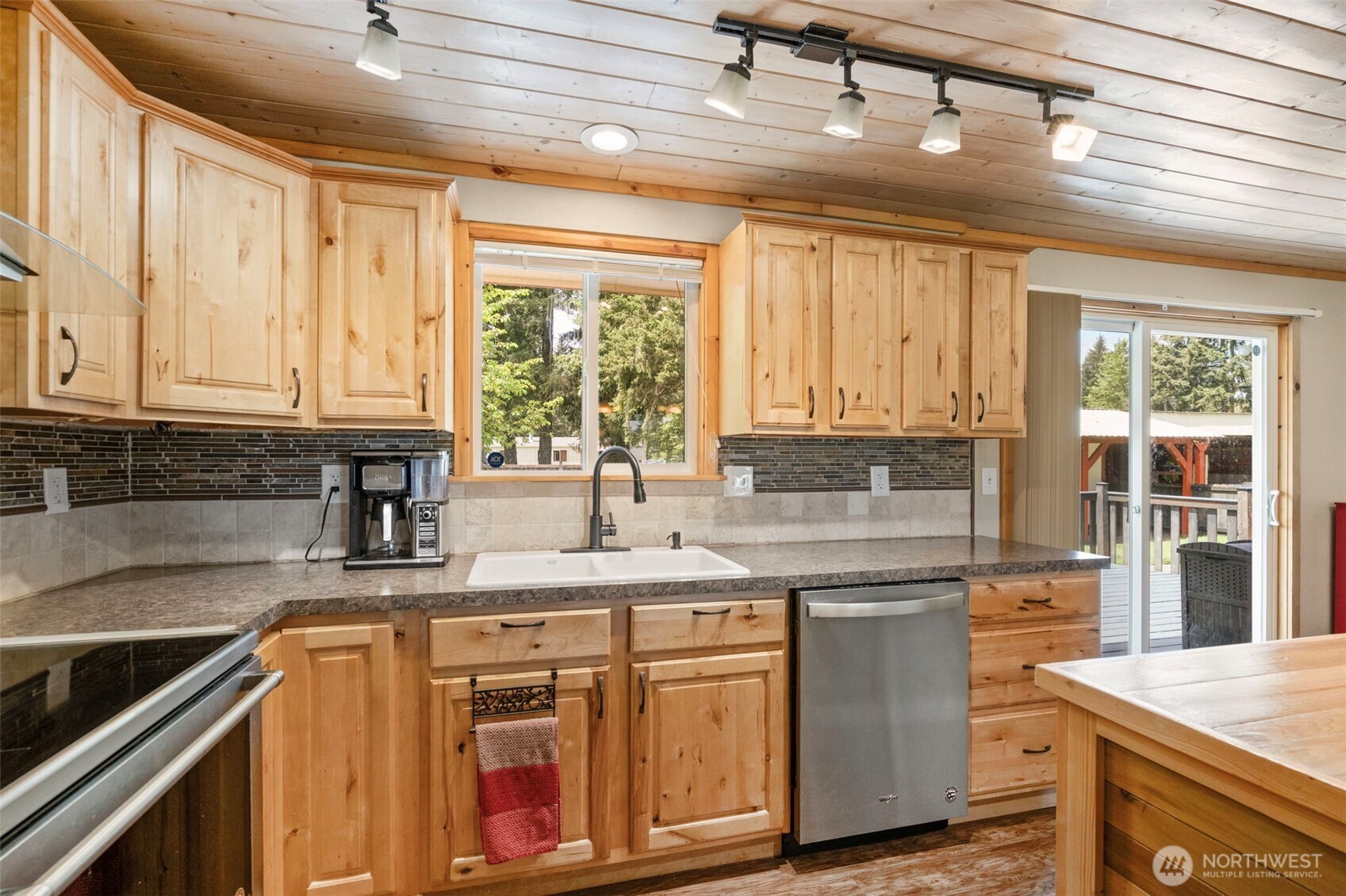 19147 Loganberry Street SW, Rochester, WA 98579