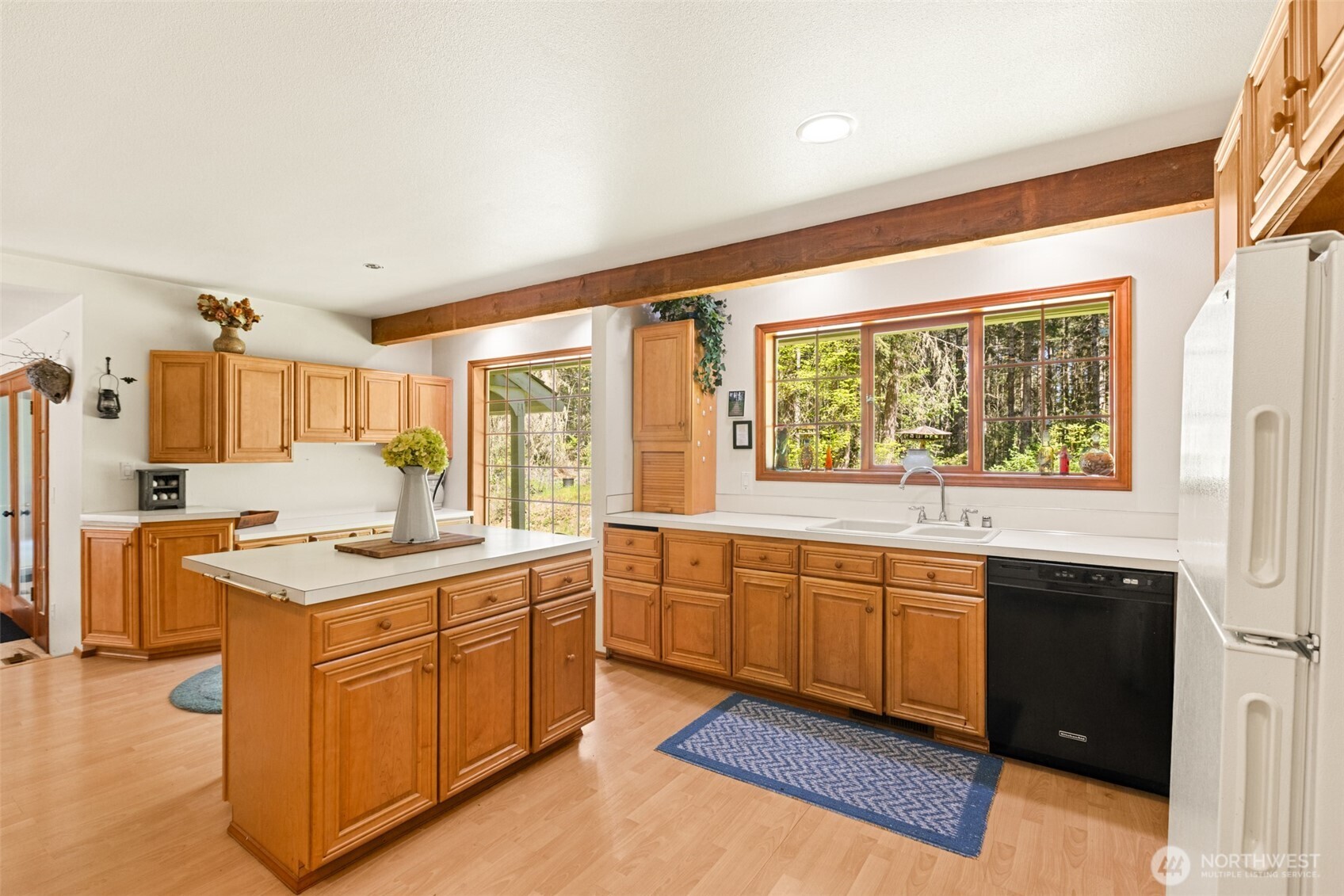 516 Gellor Road , Port Angeles, WA 98362