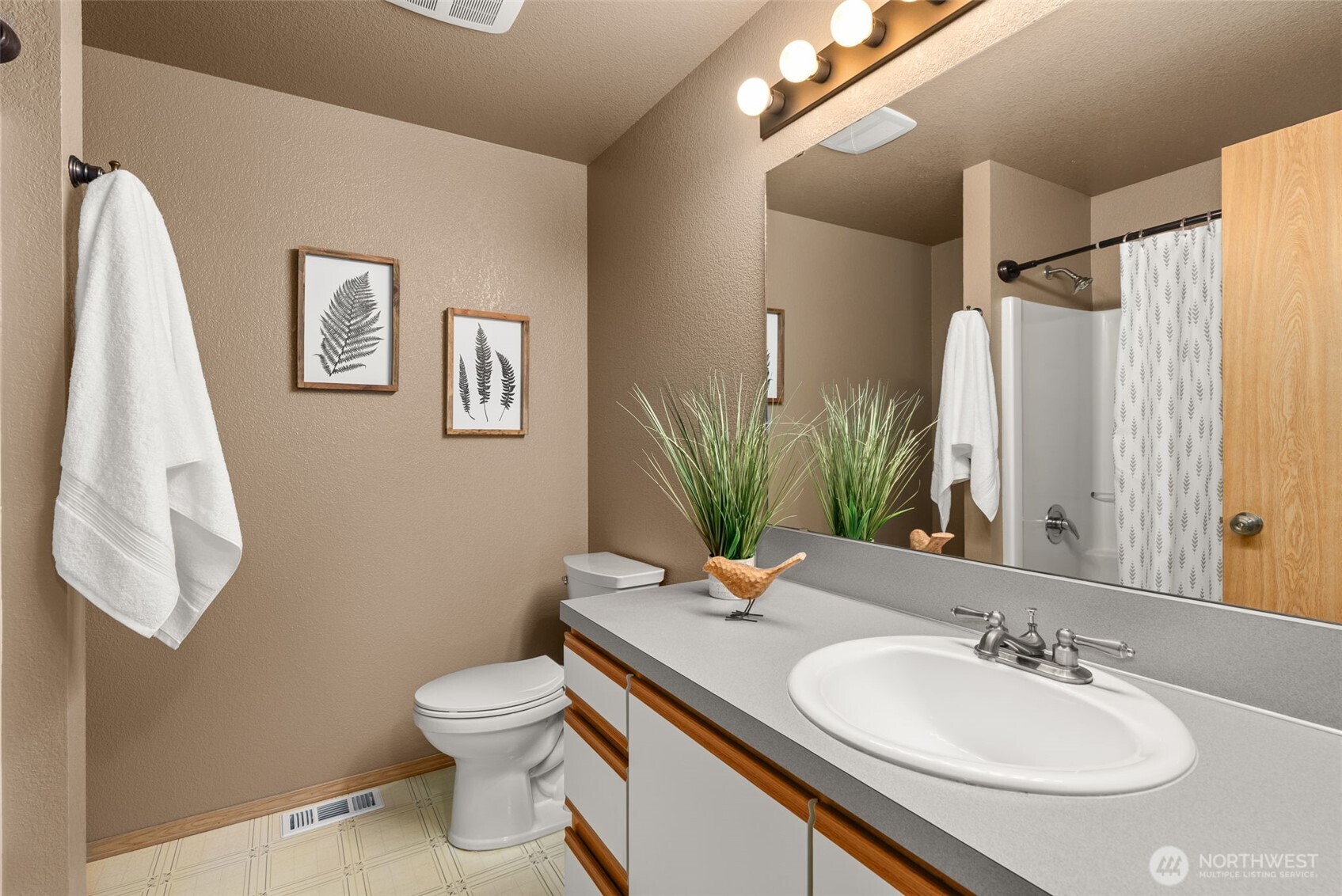 9024 Applegate Loop SW, Rochester, WA 98579