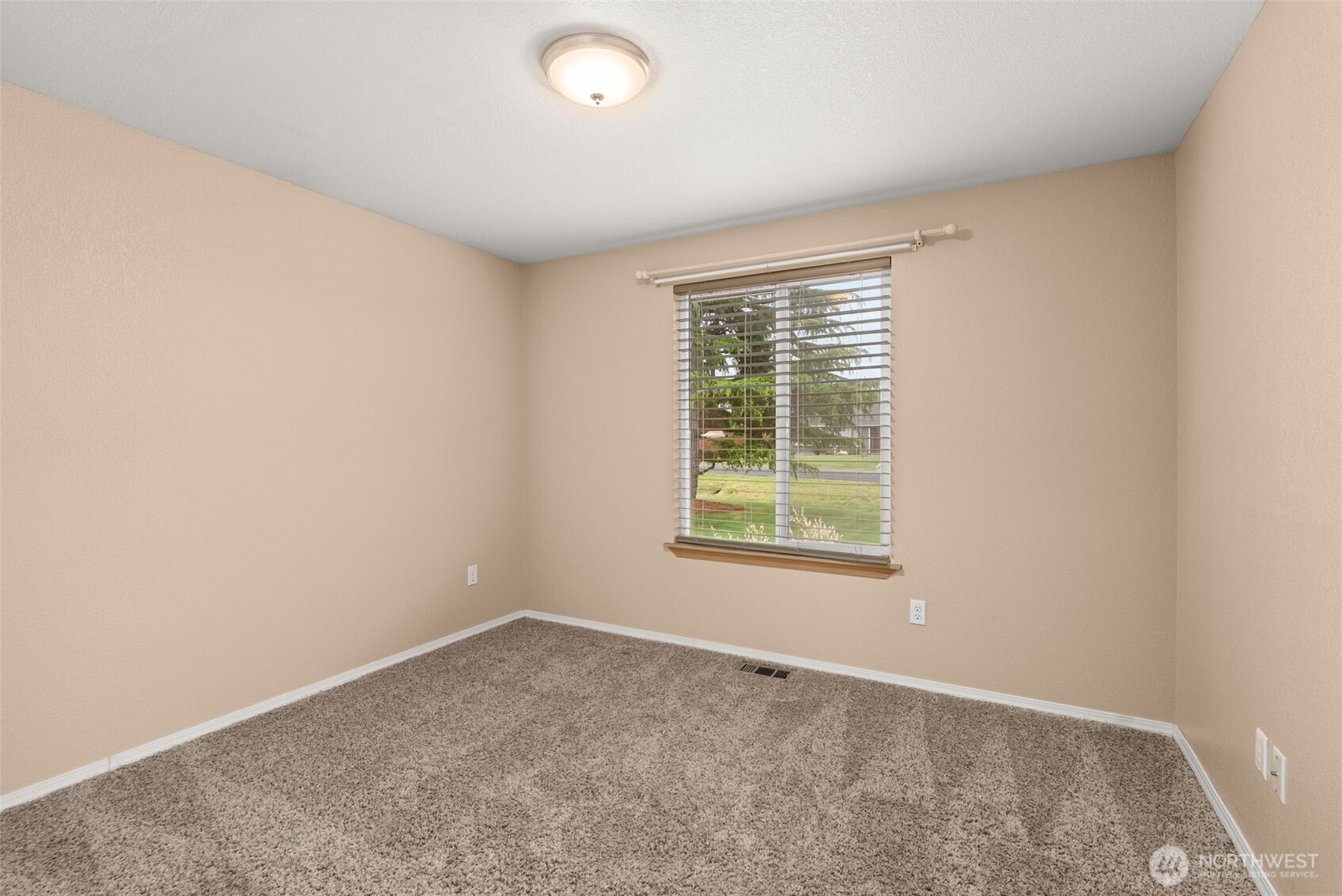 9024 Applegate Loop SW, Rochester, WA 98579