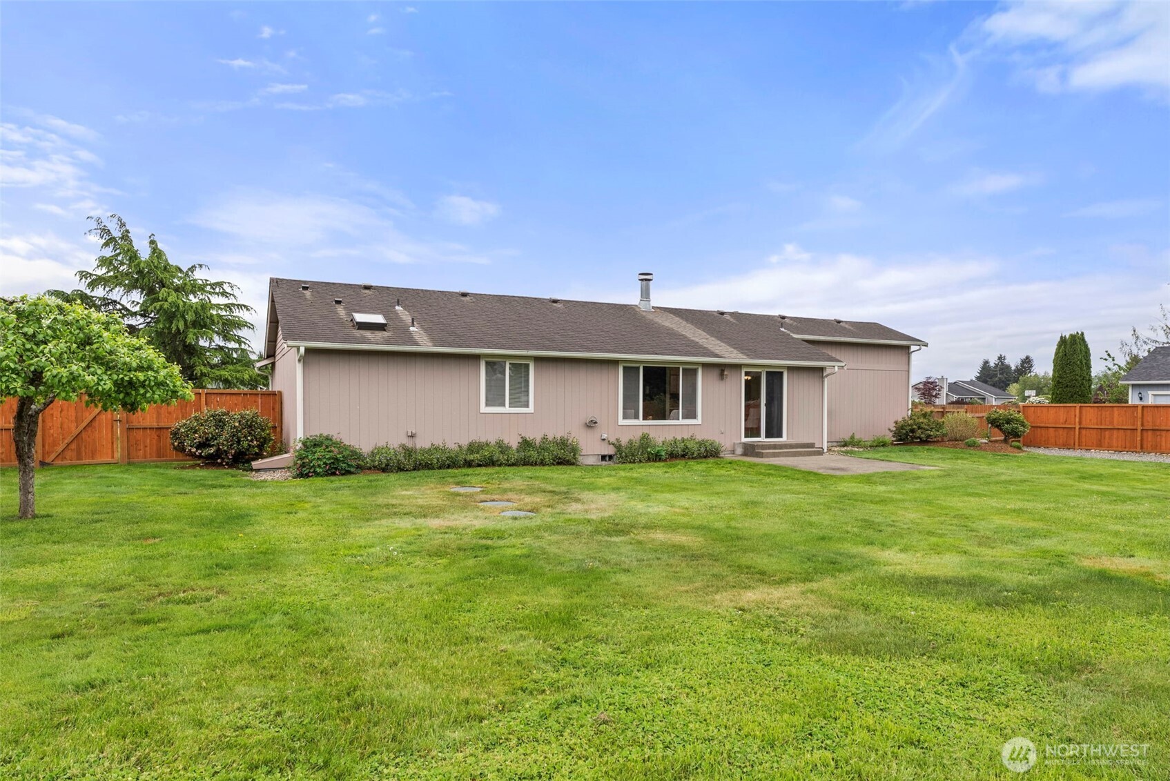 9024 Applegate Loop SW, Rochester, WA 98579