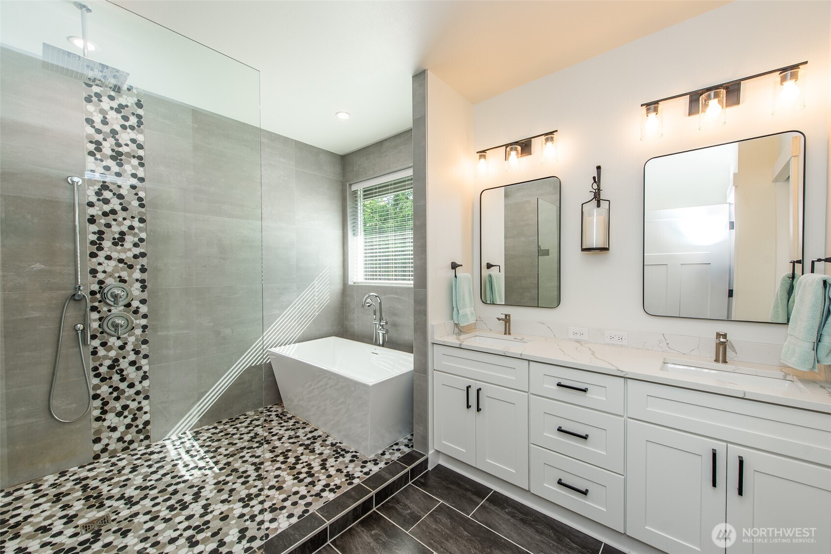 320 Morgison Loop , Sequim, WA 98382