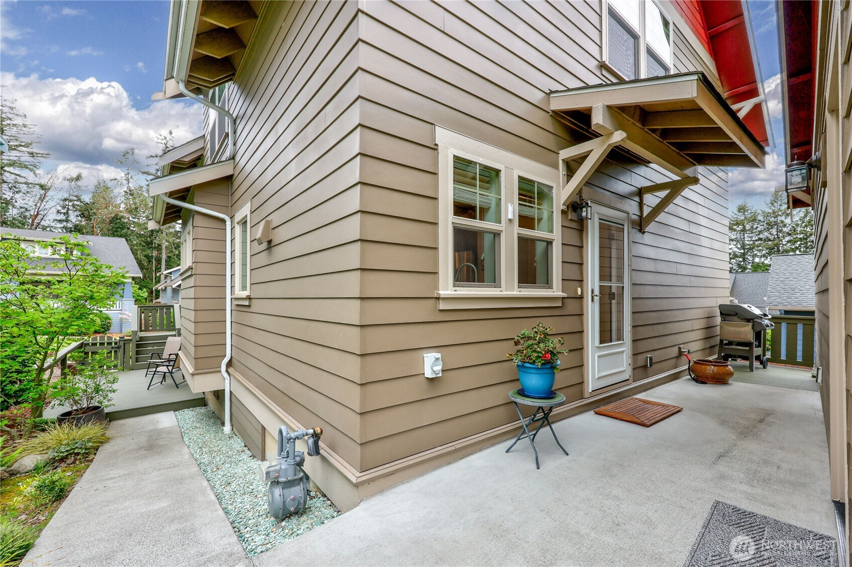 1720 NE Nutkana Way , Poulsbo, WA 98370