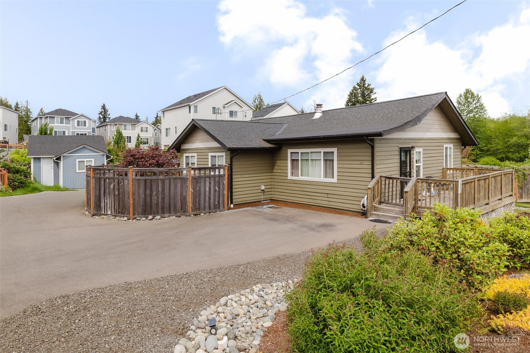 880 Hogan Lane , Bremerton, WA 98311