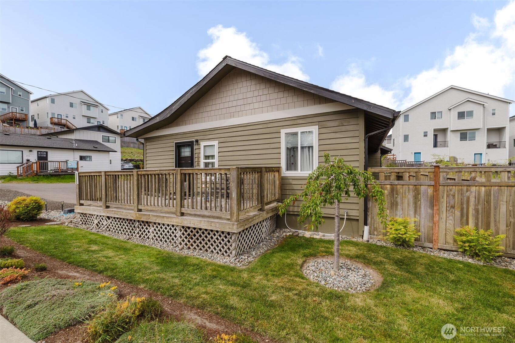 880 Hogan Lane , Bremerton, WA 98311