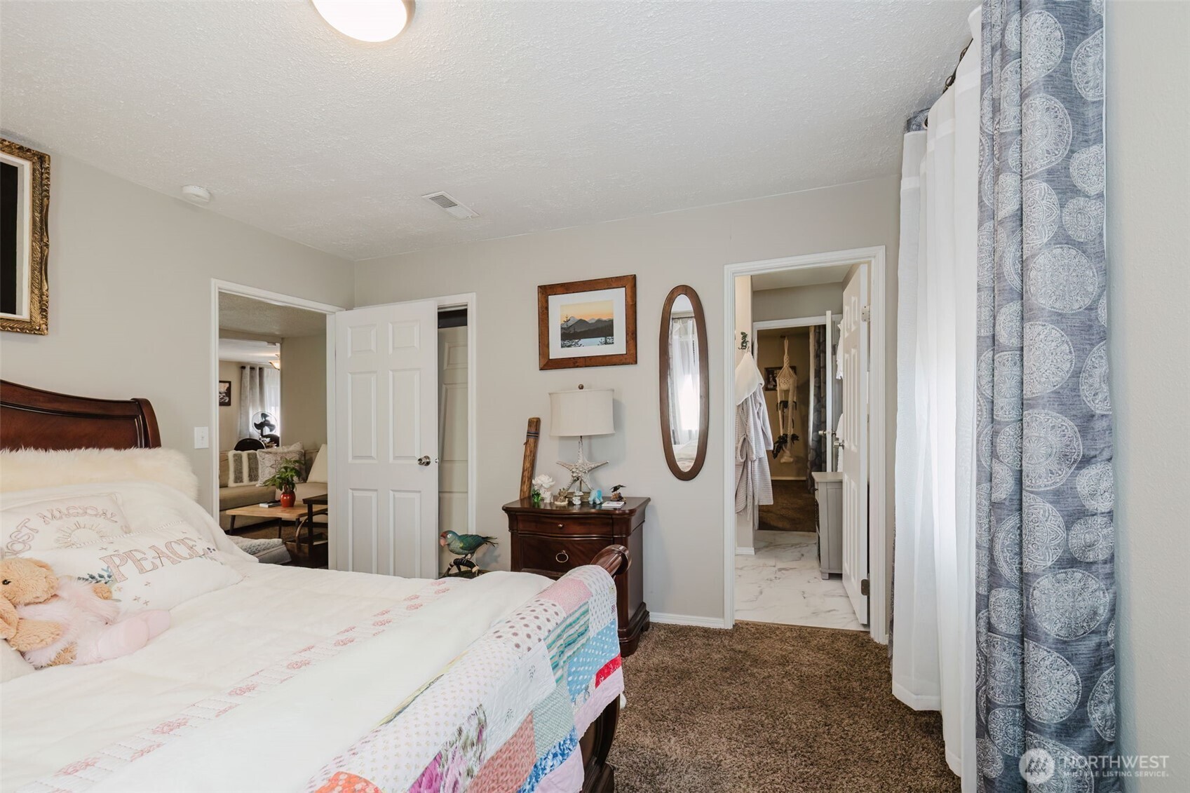 880 Hogan Lane , Bremerton, WA 98311