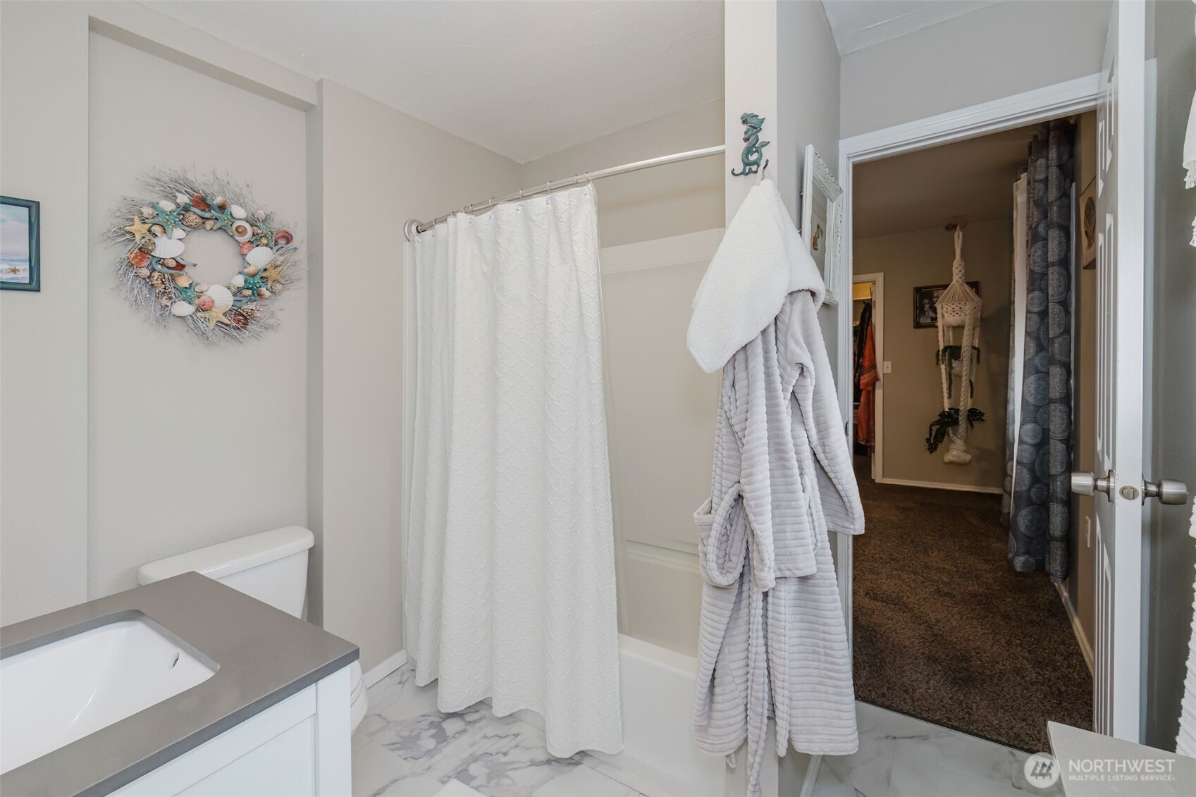 880 Hogan Lane , Bremerton, WA 98311