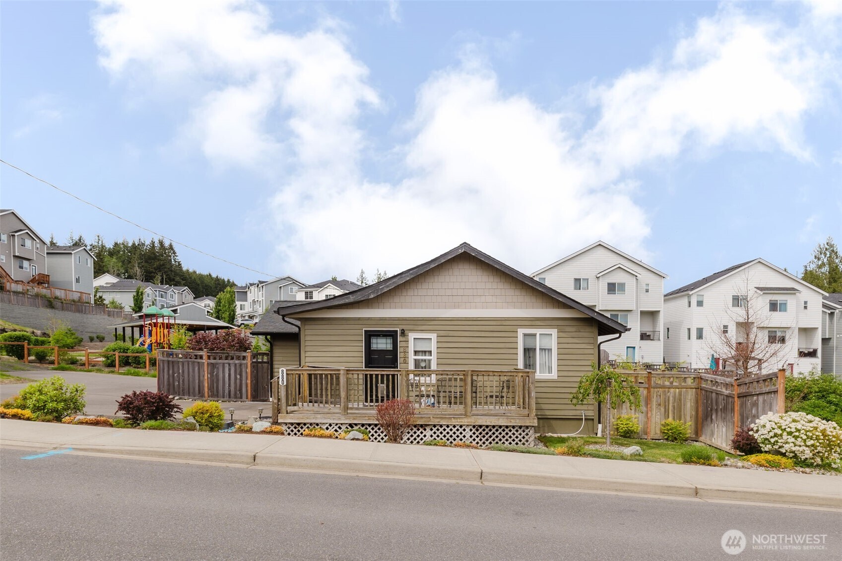 880 Hogan Lane , Bremerton, WA 98311
