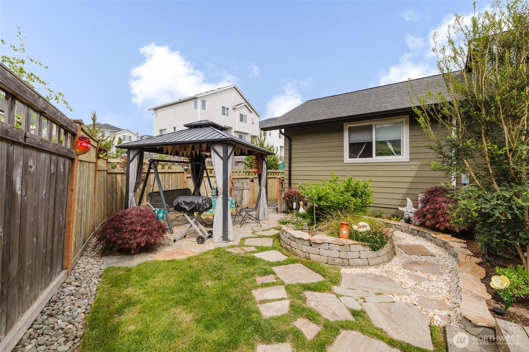 880 Hogan Lane , Bremerton, WA 98311