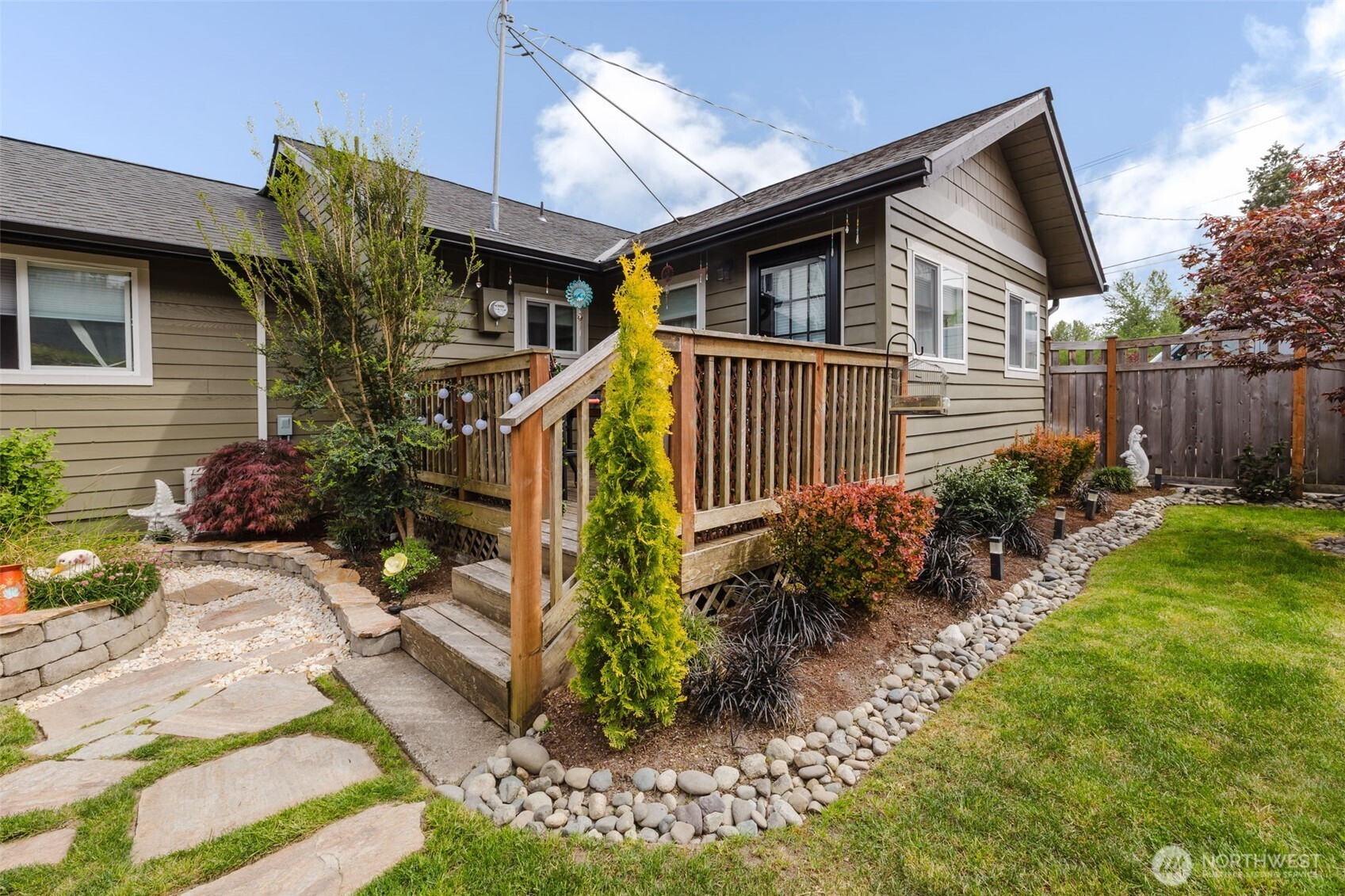880 Hogan Lane , Bremerton, WA 98311