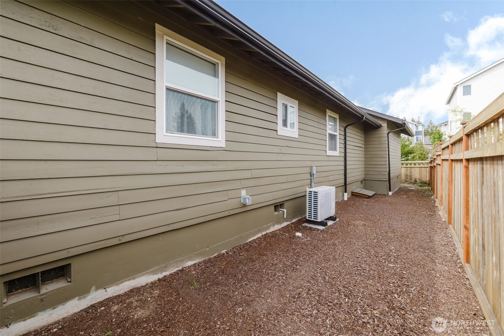 880 Hogan Lane , Bremerton, WA 98311