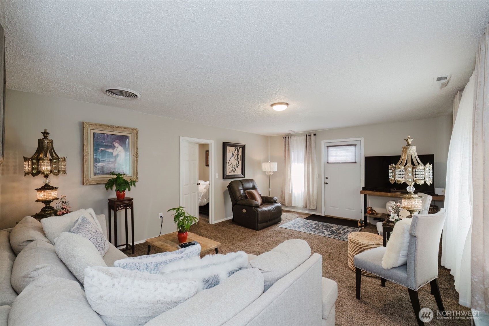 880 Hogan Lane , Bremerton, WA 98311