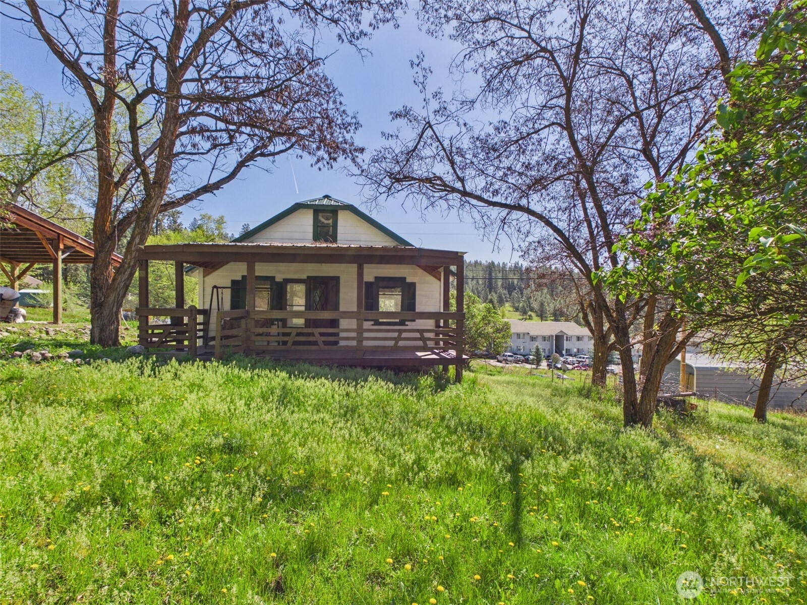 50 Klondike Road , Republic, WA 99166