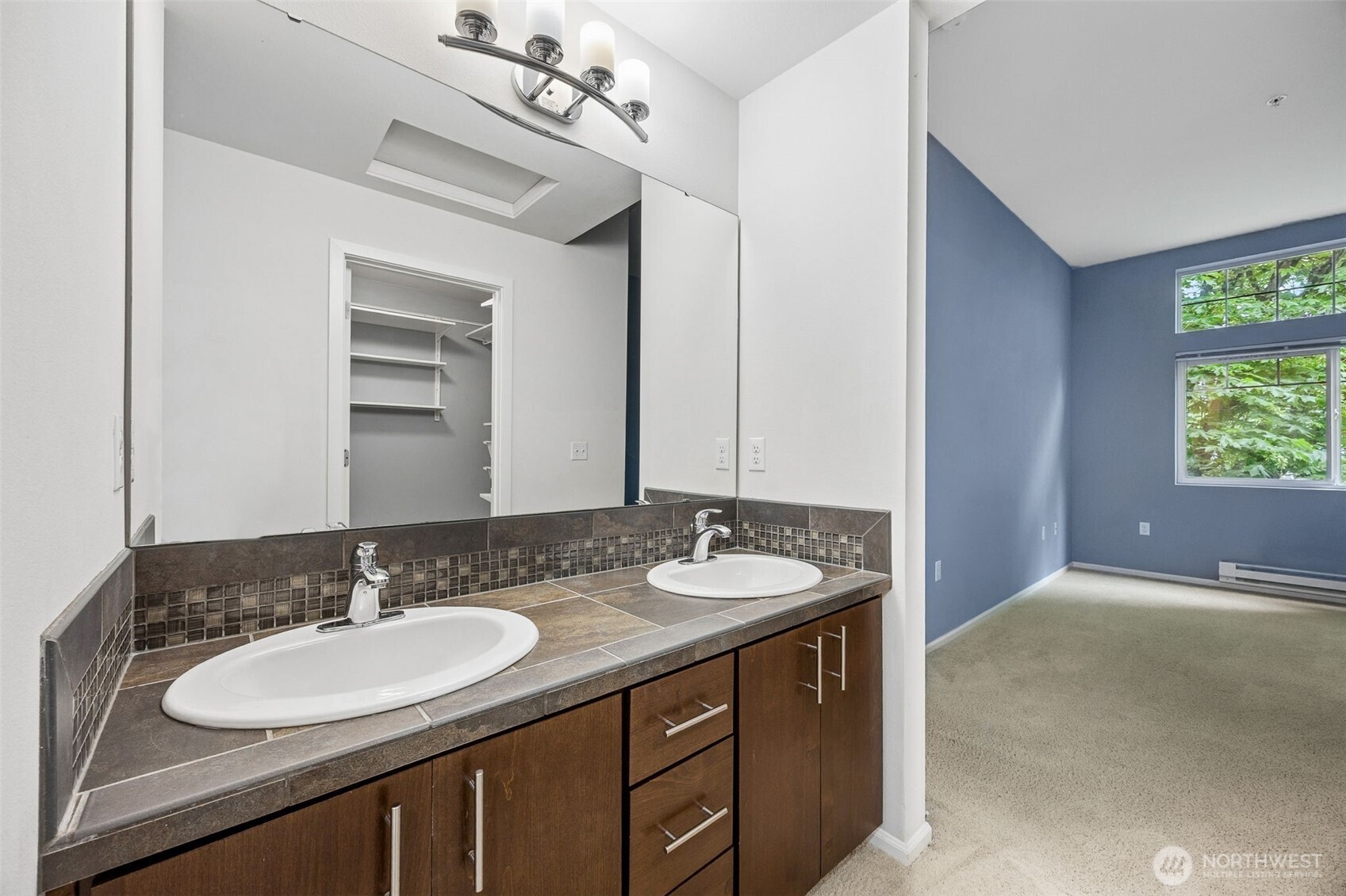 21048 40th Place S #J2, SeaTac, WA 98198