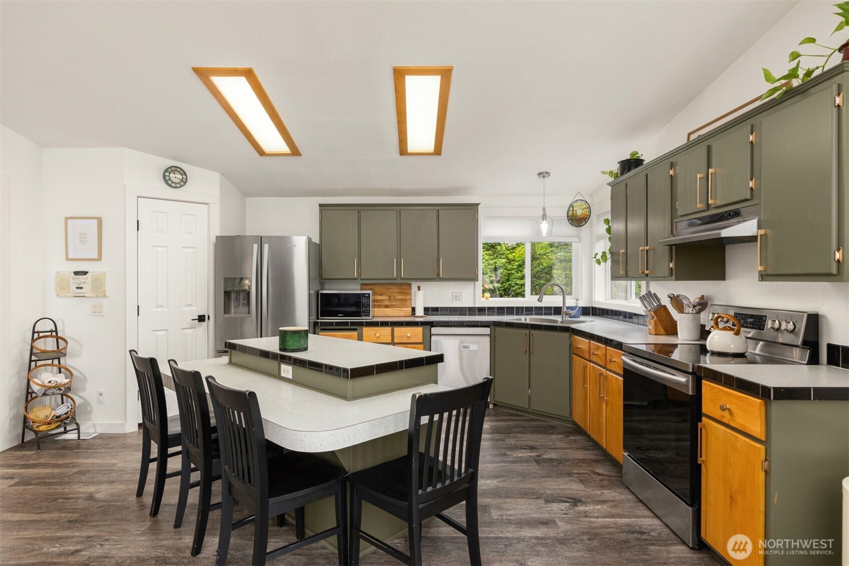 6009 NE Gunderson Road , Poulsbo, WA 98370-8838