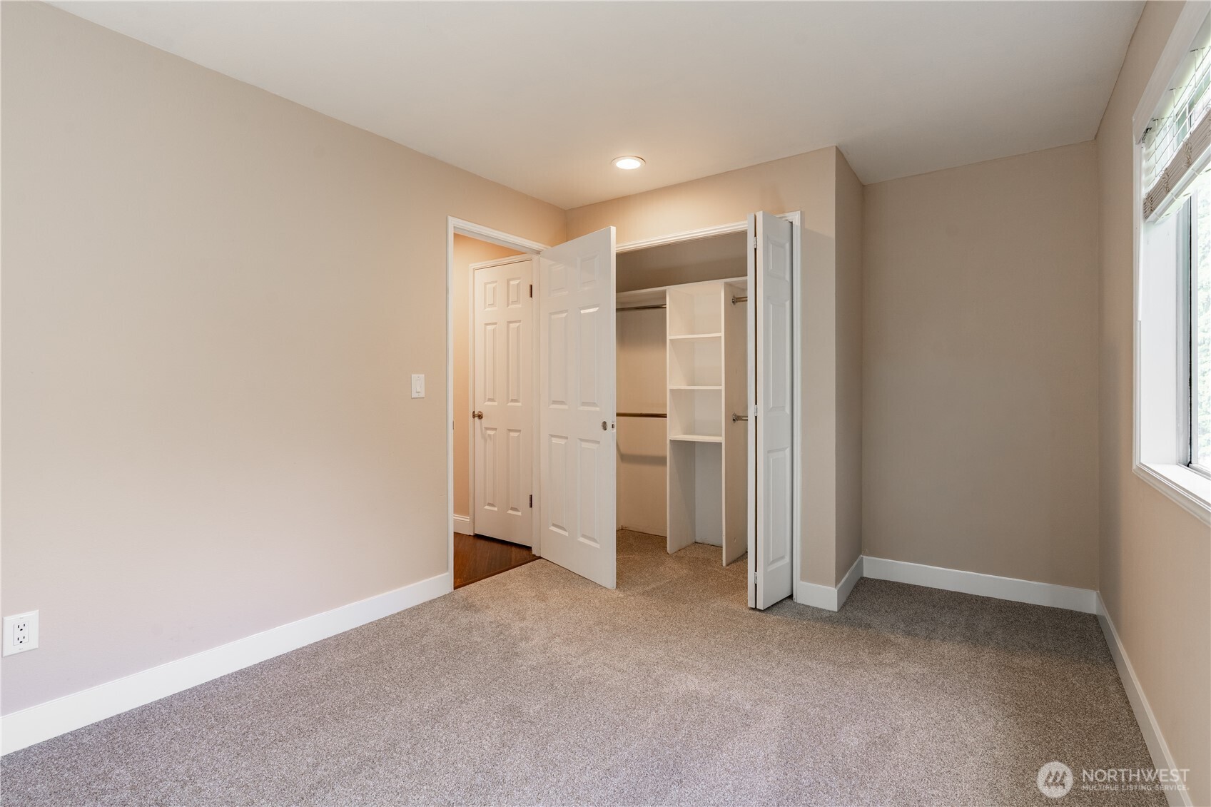 902 52nd Street SE, Auburn, WA 98092
