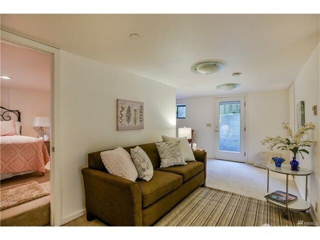 4022 59th Avenue SW #C, Seattle, WA 98116