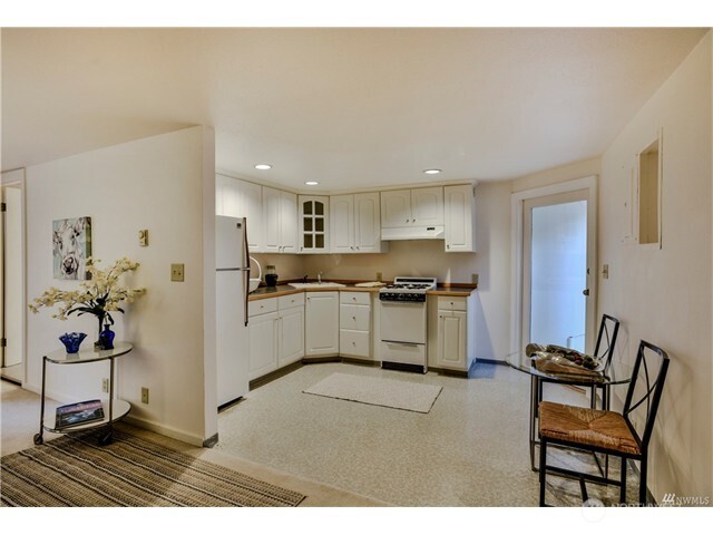 4022 59th Avenue SW #C, Seattle, WA 98116