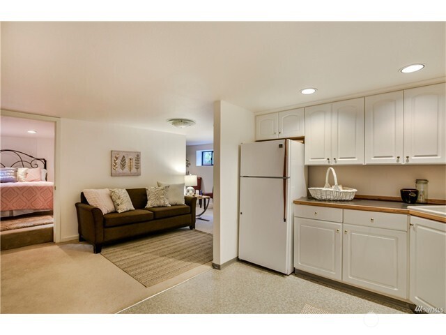 4022 59th Avenue SW #C, Seattle, WA 98116