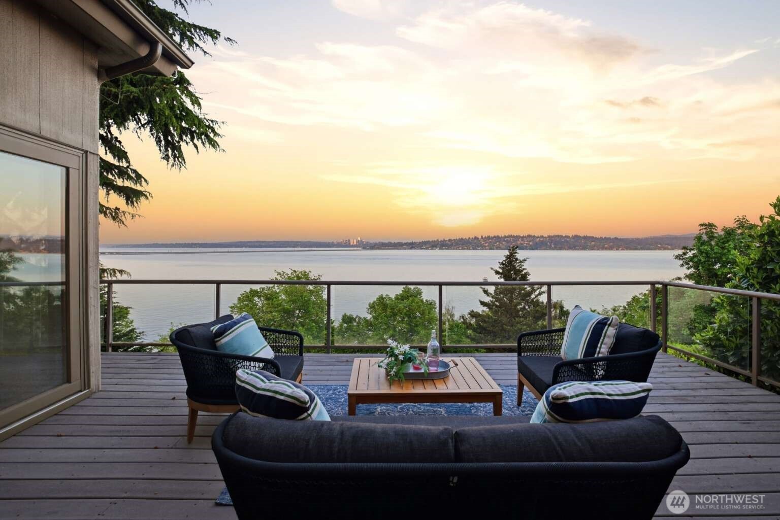 2514 Shoreland Drive S, Seattle, WA 98144
