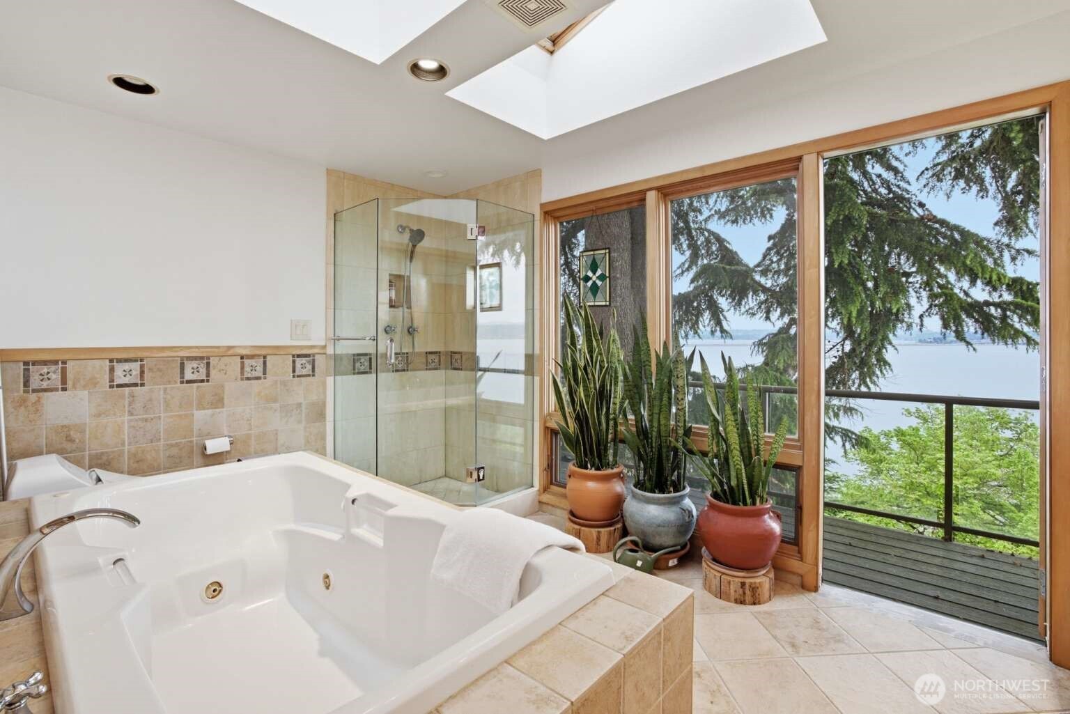 2514 Shoreland Drive S, Seattle, WA 98144