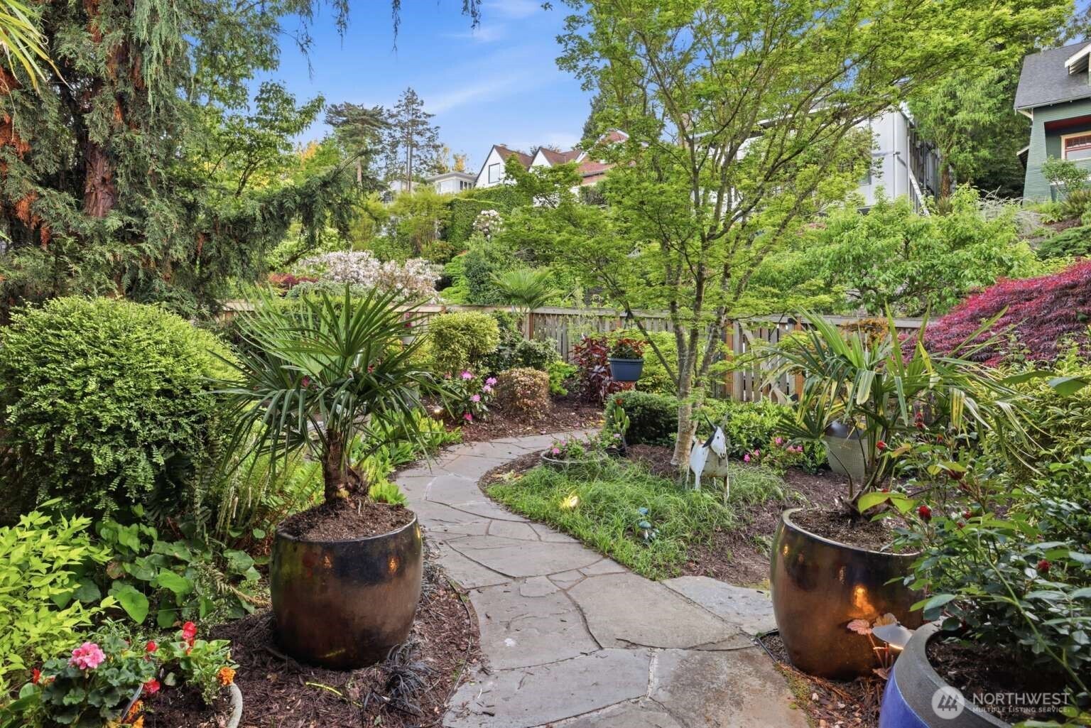 2514 Shoreland Drive S, Seattle, WA 98144