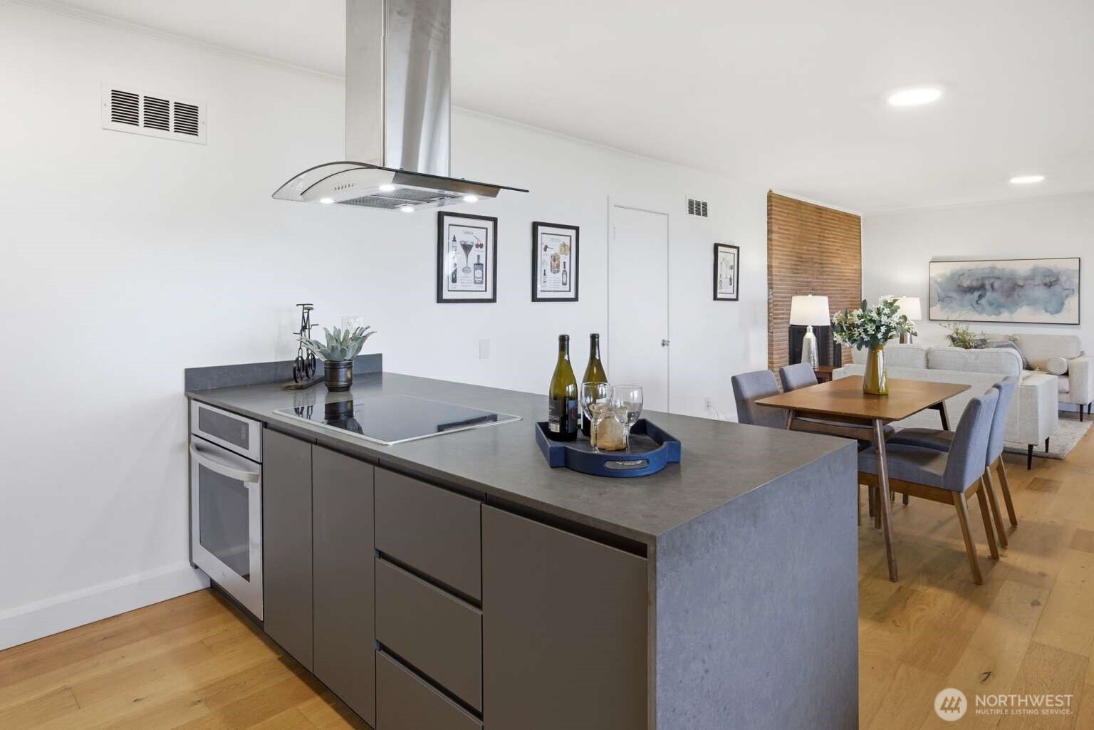 2514 Shoreland Drive S, Seattle, WA 98144