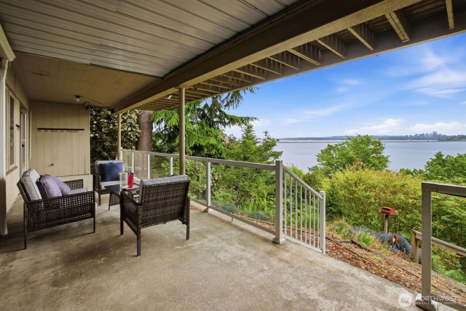 2514 Shoreland Drive S, Seattle, WA 98144