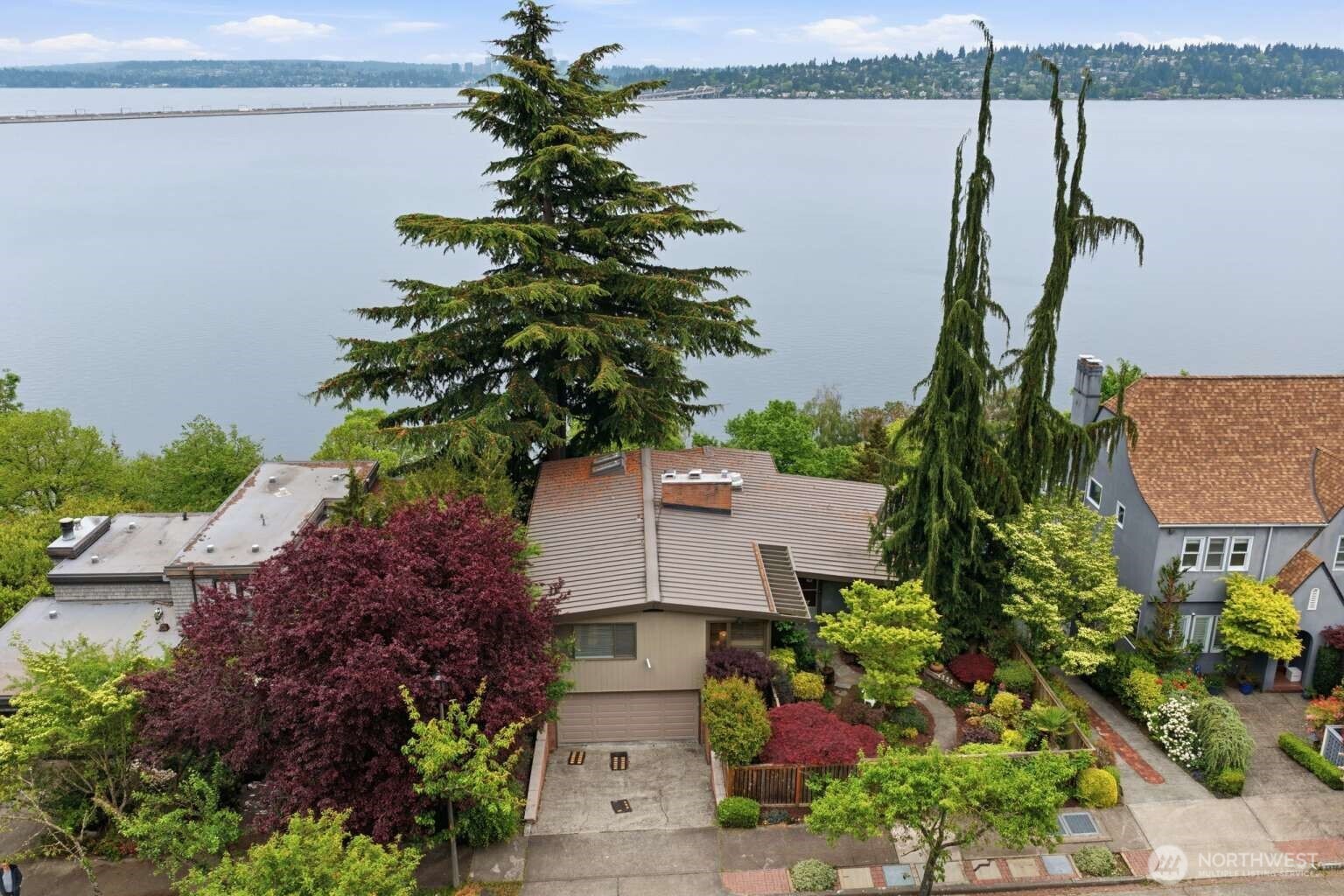 2514 Shoreland Drive S, Seattle, WA 98144