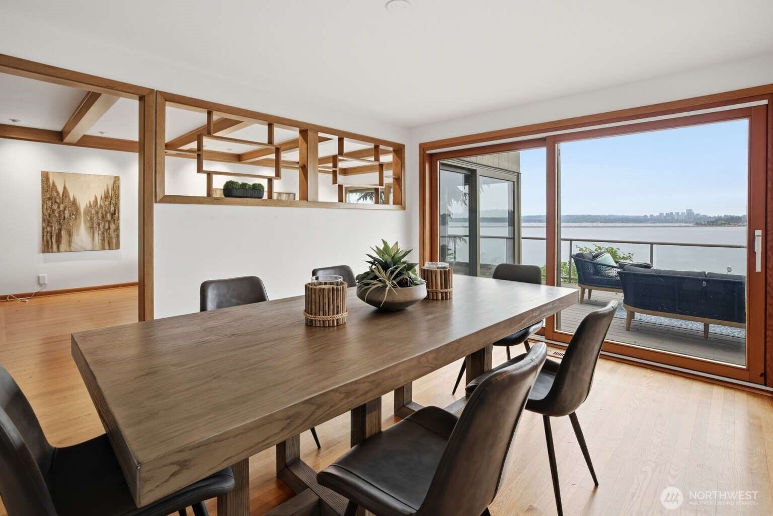 2514 Shoreland Drive S, Seattle, WA 98144