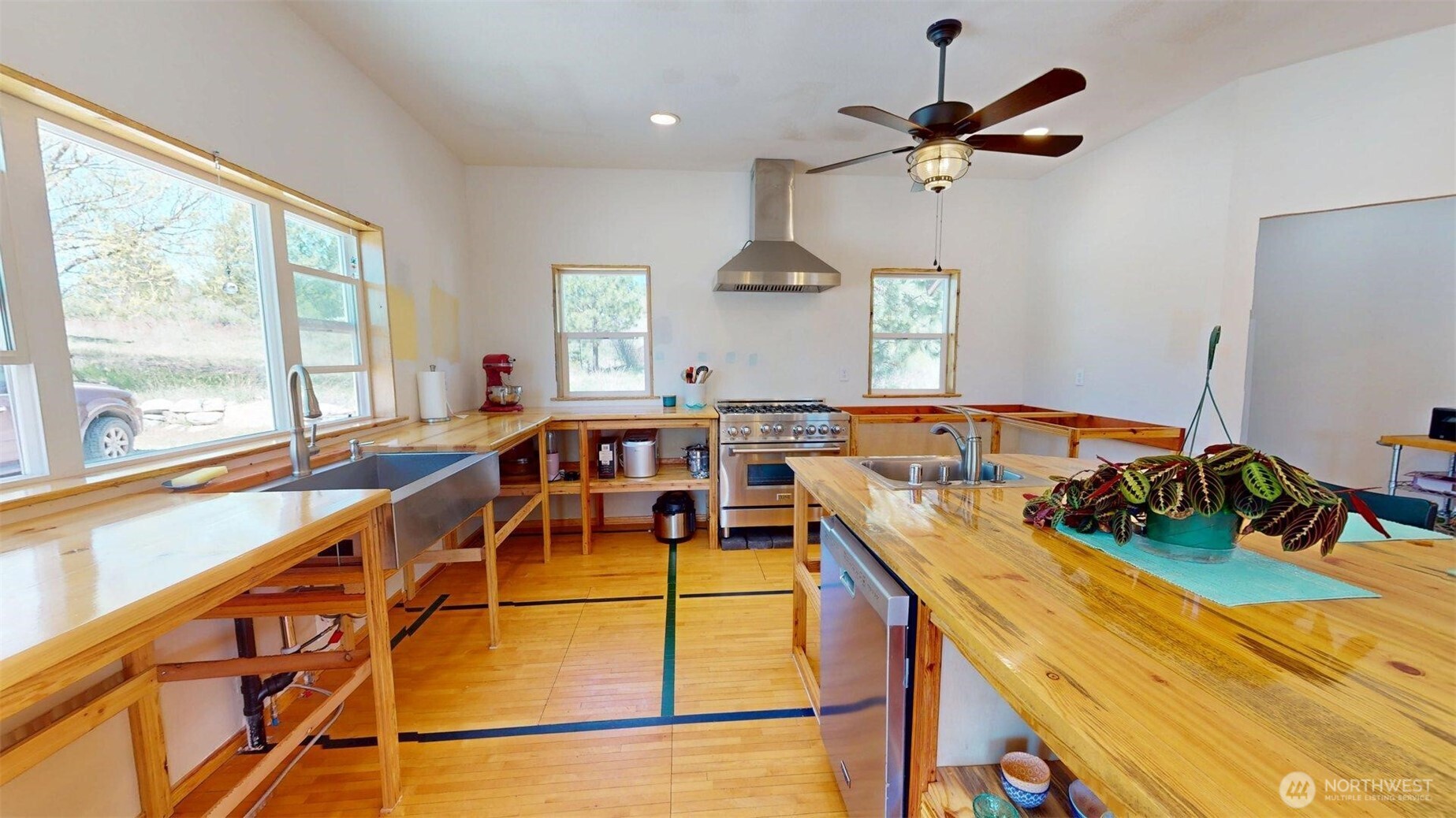 37 No Name Rd , Oroville, WA 98855