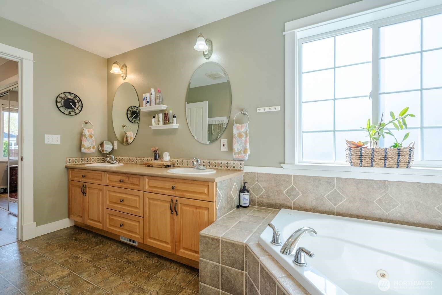 1711 Main Street , Lynden, WA 98264