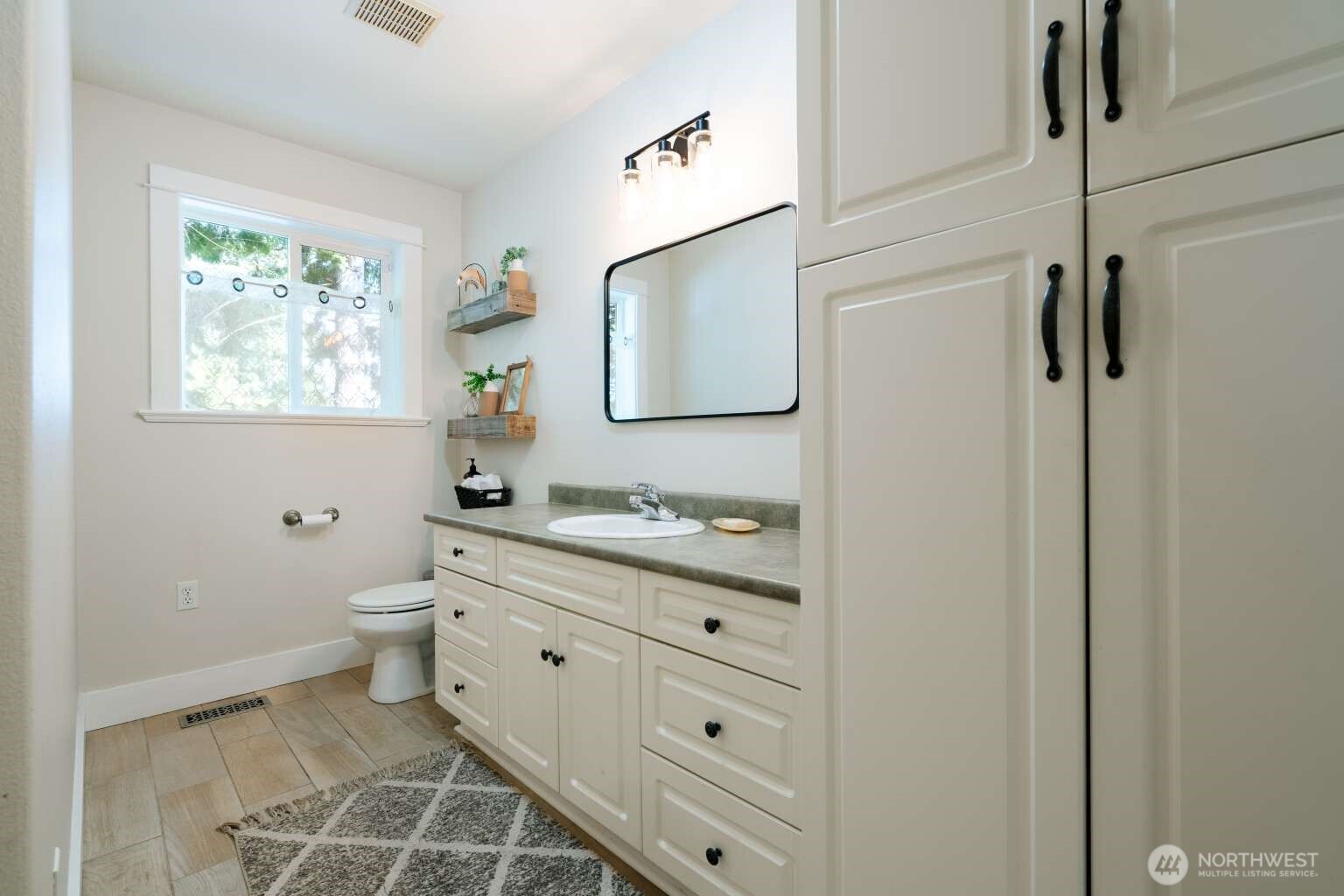 1711 Main Street , Lynden, WA 98264