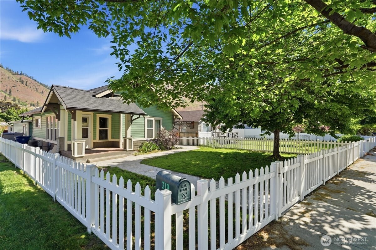 319 Cottage Avenue , Cashmere, WA 98815