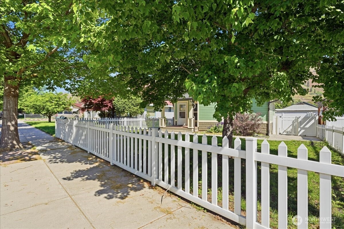 319 Cottage Avenue , Cashmere, WA 98815
