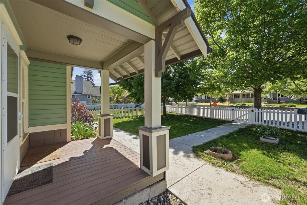 319 Cottage Avenue , Cashmere, WA 98815