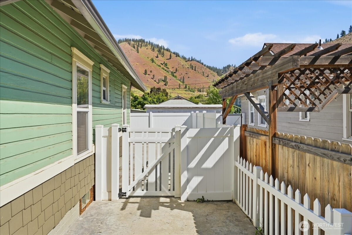 319 Cottage Avenue , Cashmere, WA 98815