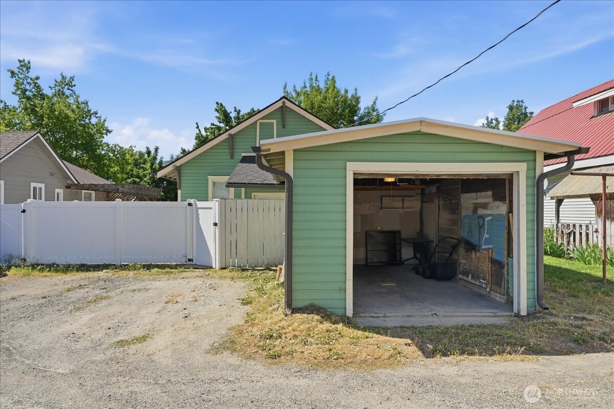 319 Cottage Avenue , Cashmere, WA 98815