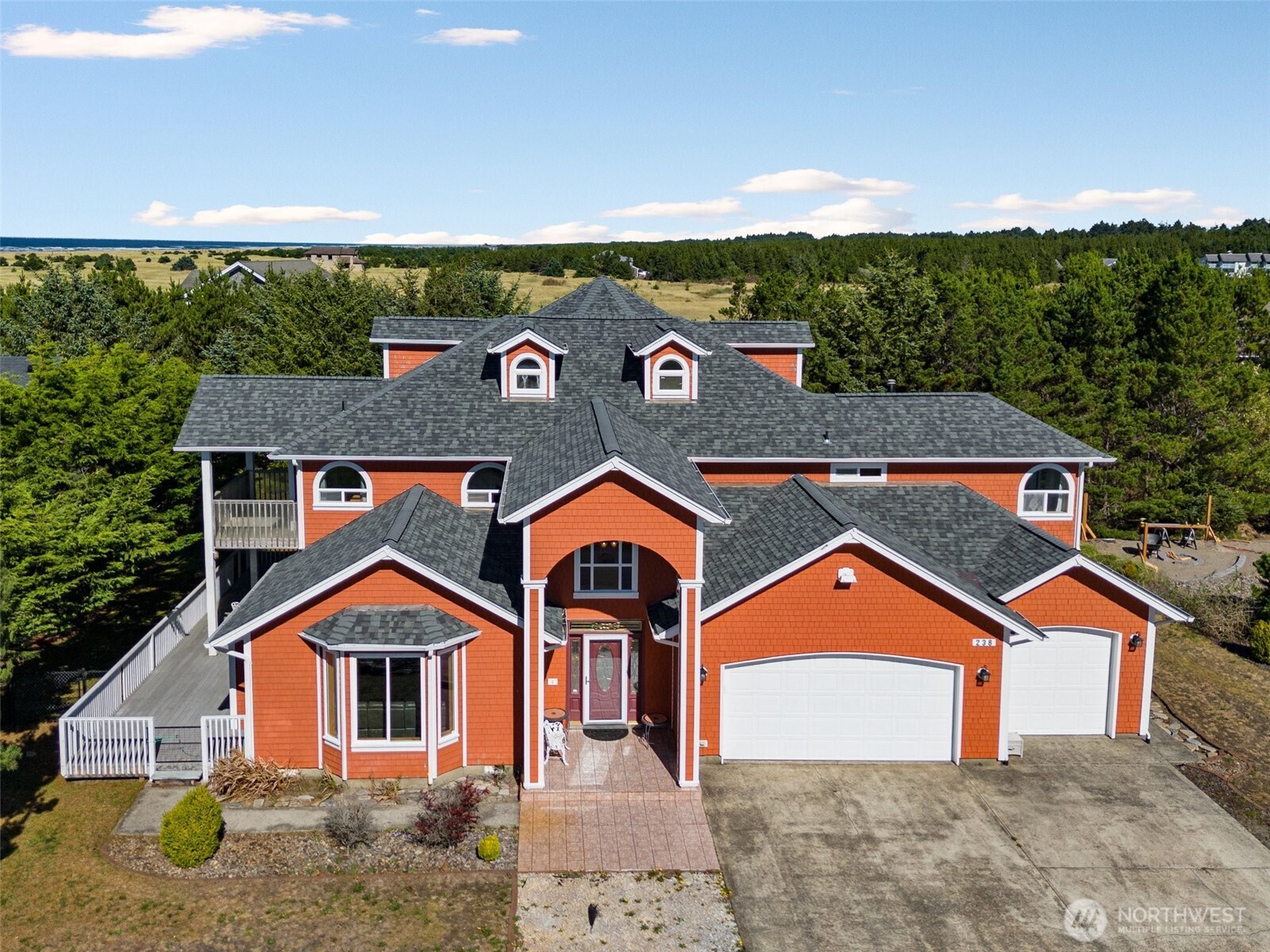 238 25th Street NW, Long Beach, WA 98631
