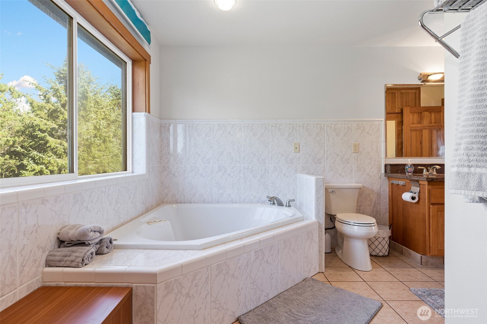 238 25th Street NW, Long Beach, WA 98631