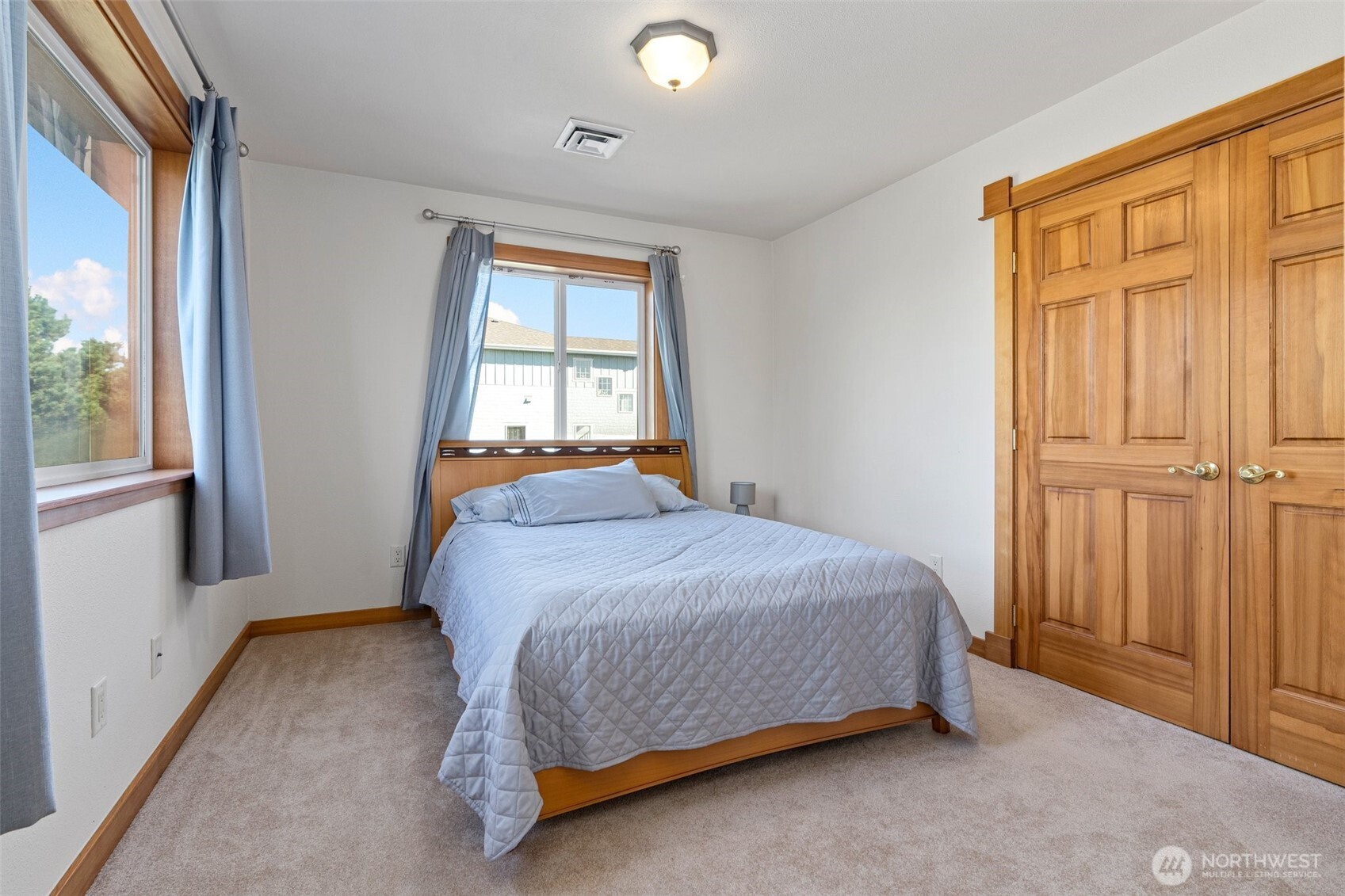 238 25th Street NW, Long Beach, WA 98631