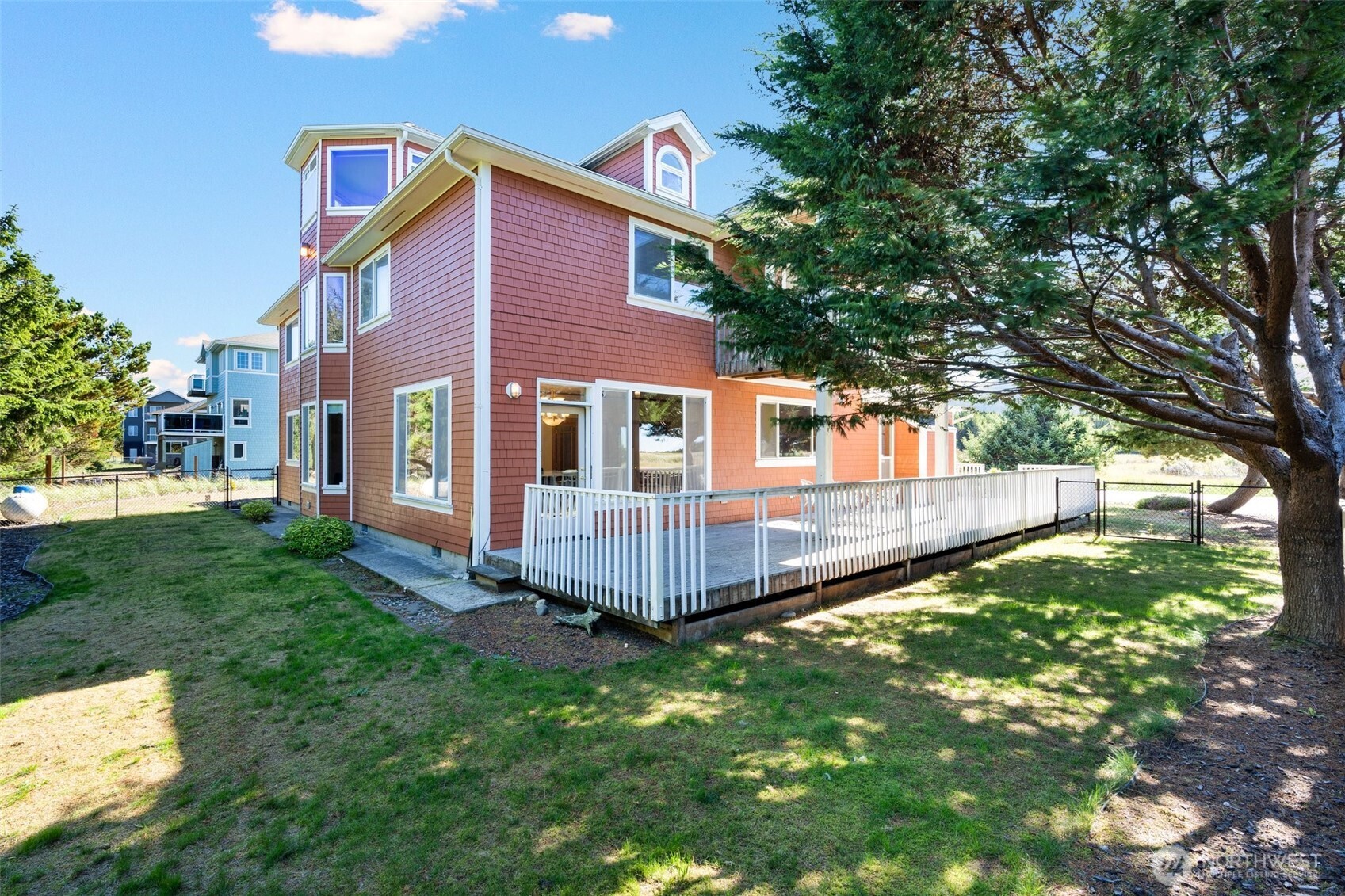 238 25th Street NW, Long Beach, WA 98631