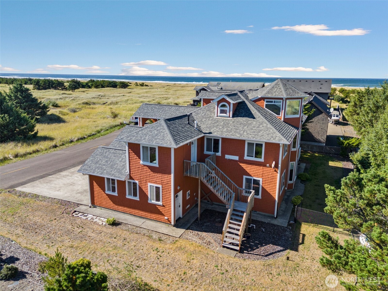 238 25th Street NW, Long Beach, WA 98631