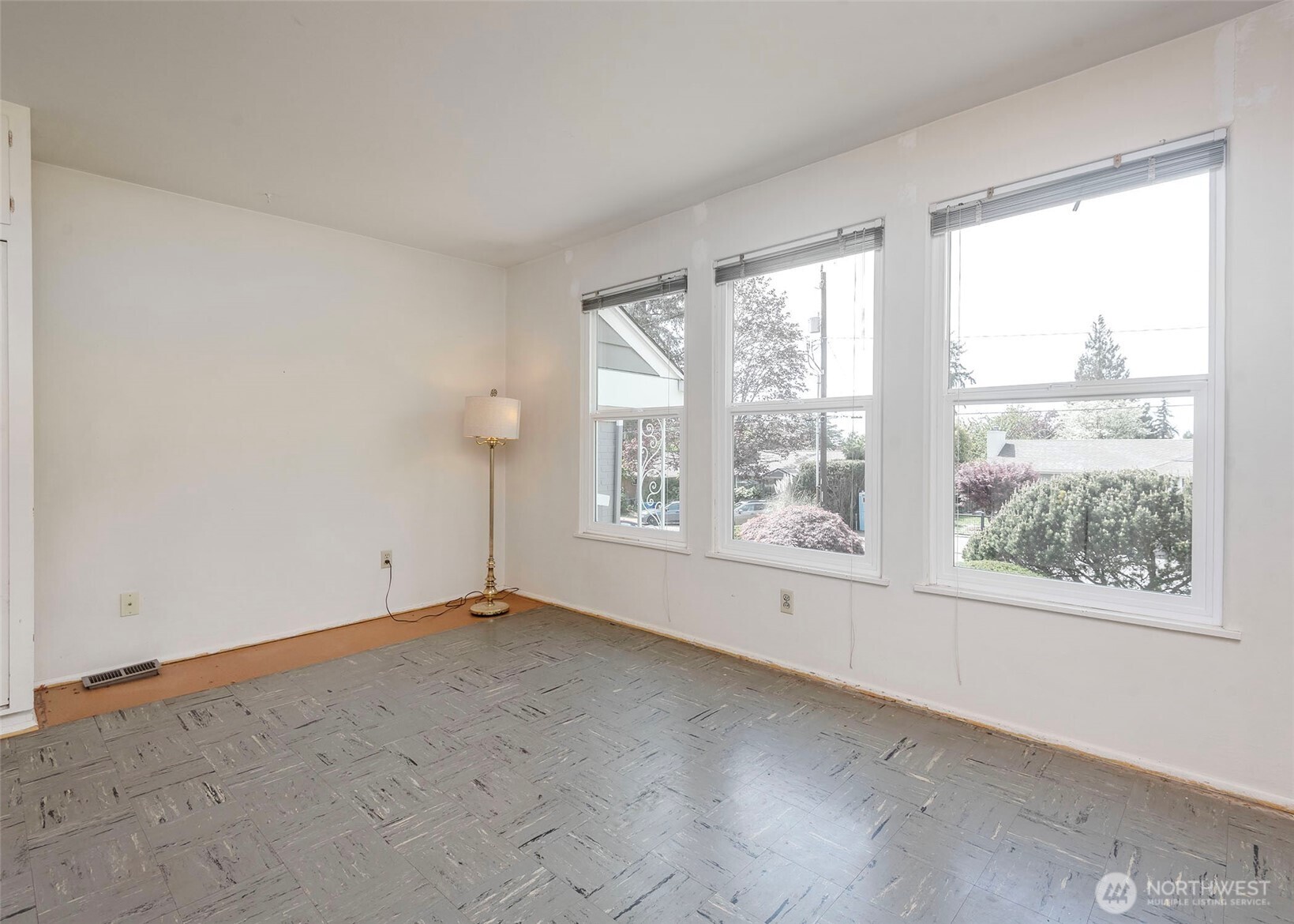 12514 2nd Avenue NW, Seattle, WA 98177-4407