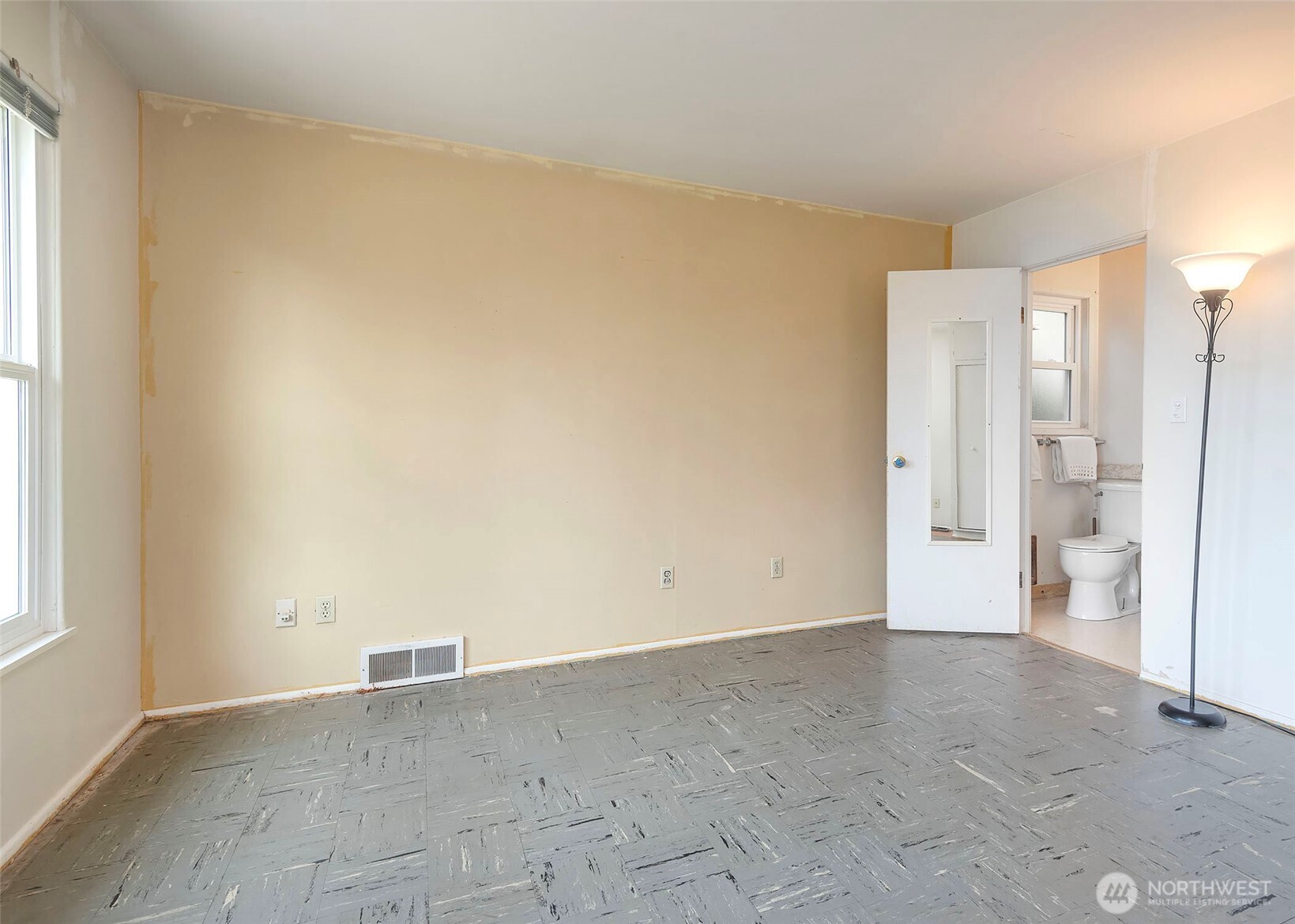 12514 2nd Avenue NW, Seattle, WA 98177-4407