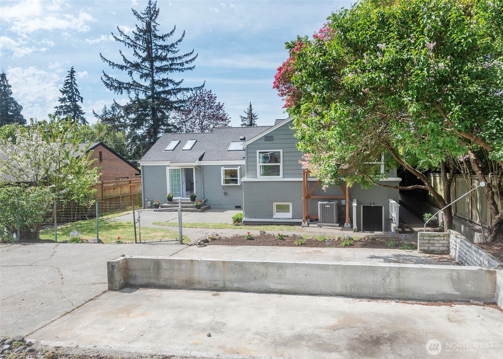 12514 2nd Avenue NW, Seattle, WA 98177-4407